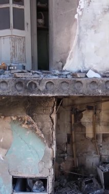 Borodyanka, Ukrayna 'da yıkılmış bir binanın dikey videosu