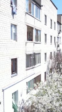 Borodyanka, Ukrayna 'da yıkılmış bir binanın dikey videosu