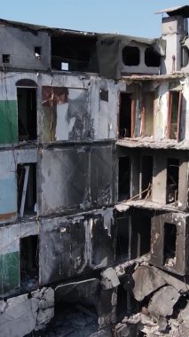 Borodyanka, Ukrayna 'da yıkılmış bir binanın dikey videosu