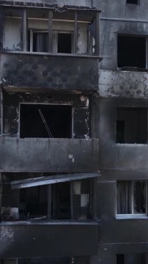 Borodyanka, Ukrayna 'da yıkılmış bir binanın dikey videosu