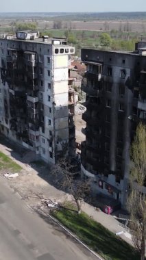 Borodyanka, Ukrayna 'da yıkılmış bir binanın dikey videosu