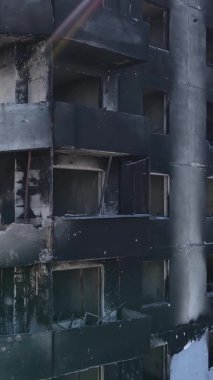 Borodyanka, Ukrayna 'da yıkılmış bir binanın dikey videosu