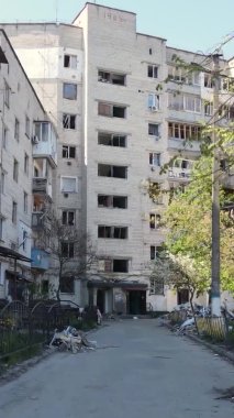 Borodyanka, Ukrayna 'da yıkılmış bir binanın dikey videosu