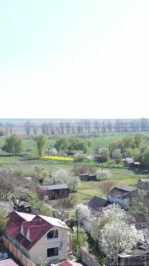 Borodyanka, Ukrayna 'da yıkılmış bir binanın dikey videosu