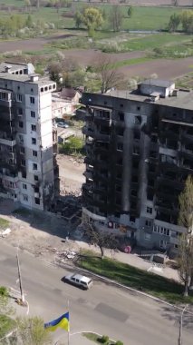 Borodyanka, Ukrayna 'da yıkılmış bir binanın dikey videosu