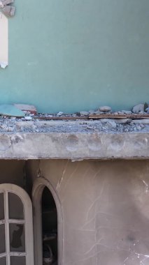 Borodyanka, Ukrayna 'da yıkılmış bir binanın dikey videosu