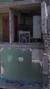 Borodyanka, Ukrayna 'da yıkılmış bir binanın dikey videosu
