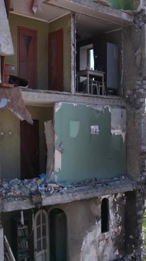 Borodyanka, Ukrayna 'da yıkılmış bir binanın dikey videosu