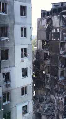 Borodyanka, Ukrayna 'da yıkılmış bir binanın dikey videosu