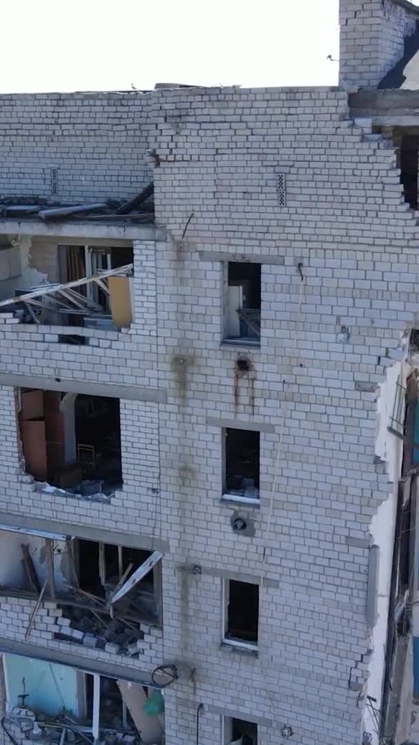 Vídeo Vertical Edificio Destruido Borodyanka Ucrania — Vídeos de Stock