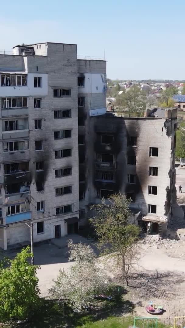 Vídeo Vertical Edificio Destruido Borodyanka Ucrania — Vídeos de Stock