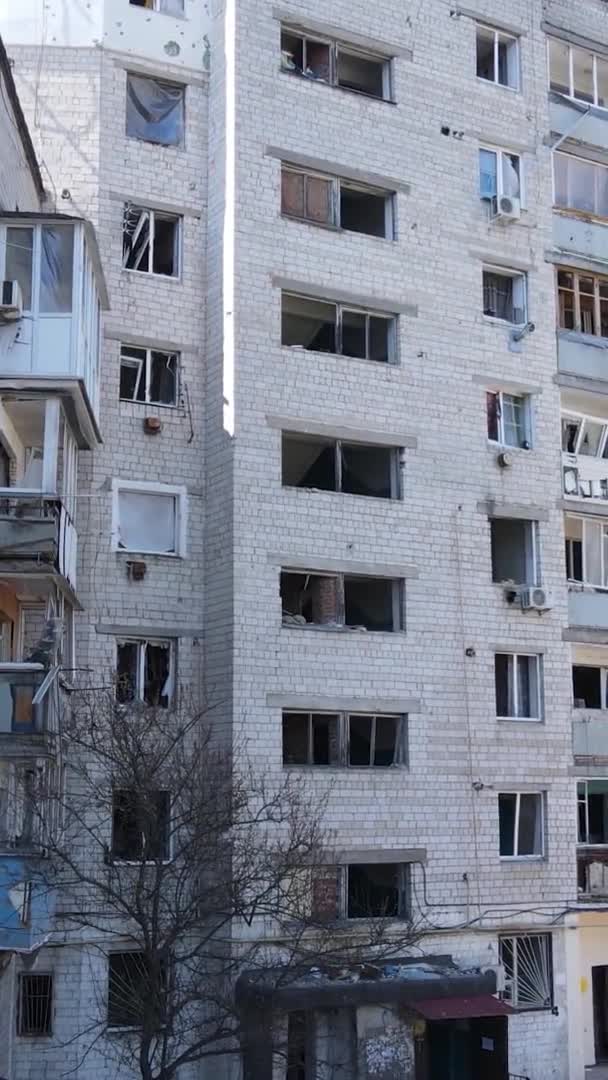 Vídeo Vertical Edificio Destruido Borodyanka Ucrania — Vídeo de stock