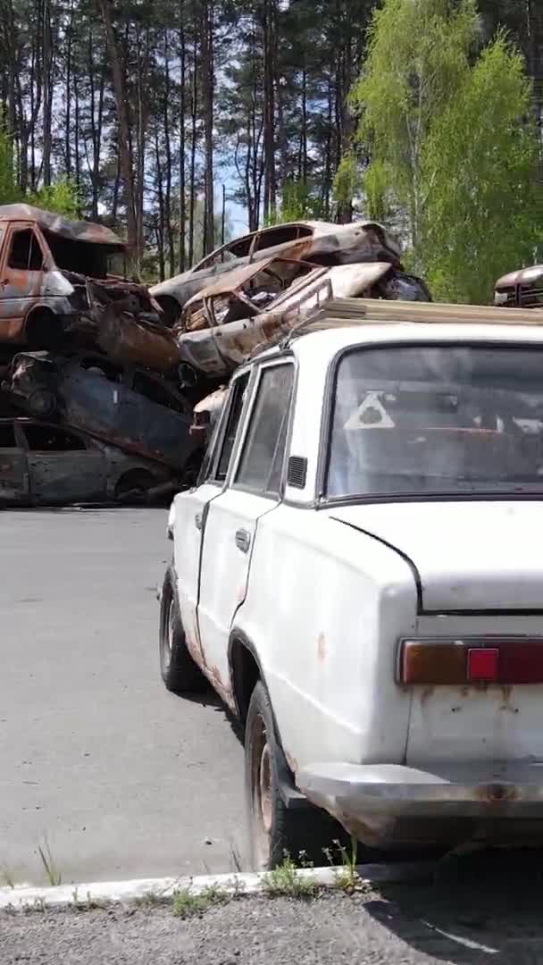 Verticale Video Van Kapotte Auto Stad Irpin Oekraïne — Stockvideo