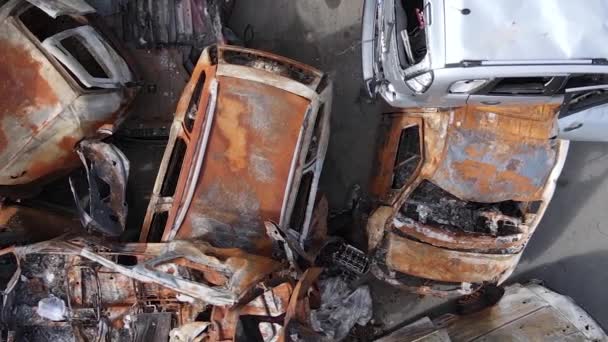 Vertikales Video Zerstörter Autos Der Stadt Irpin Ukraine — Stockvideo