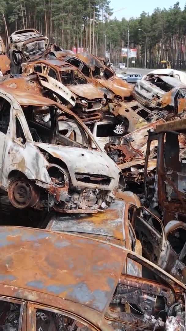 Vídeo Vertical Coches Destruidos Ciudad Irpin Ucrania — Vídeo de stock