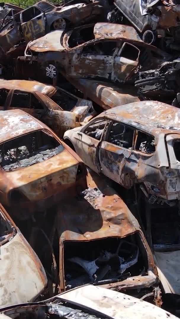 Vídeo Vertical Carros Destruídos Cidade Irpin Ucrânia — Vídeo de Stock