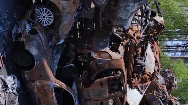 Вертикальное Видео Уничтоженных Автомобилей Городе Ирпин Украина — стоковое видео