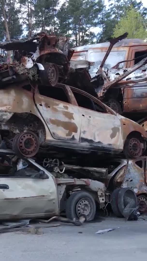 Vídeo Vertical Coches Destruidos Ciudad Irpin Ucrania — Vídeo de stock