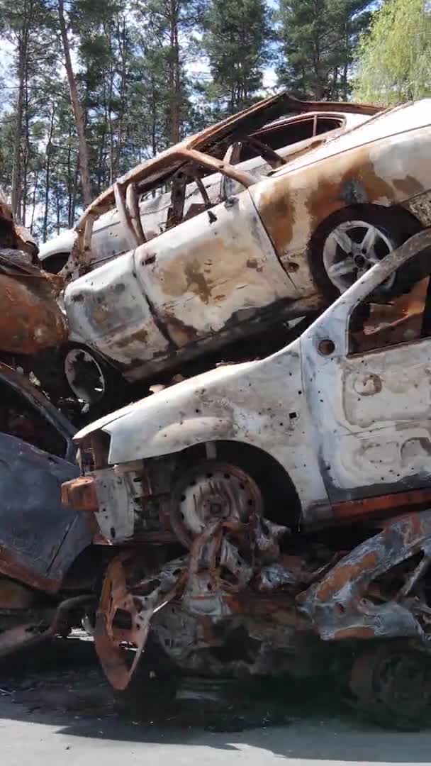 Vídeo Vertical Carros Destruídos Cidade Irpin Ucrânia — Vídeo de Stock