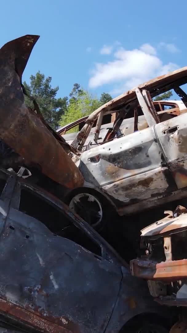 Vídeo Vertical Carros Destruídos Cidade Irpin Ucrânia — Vídeo de Stock