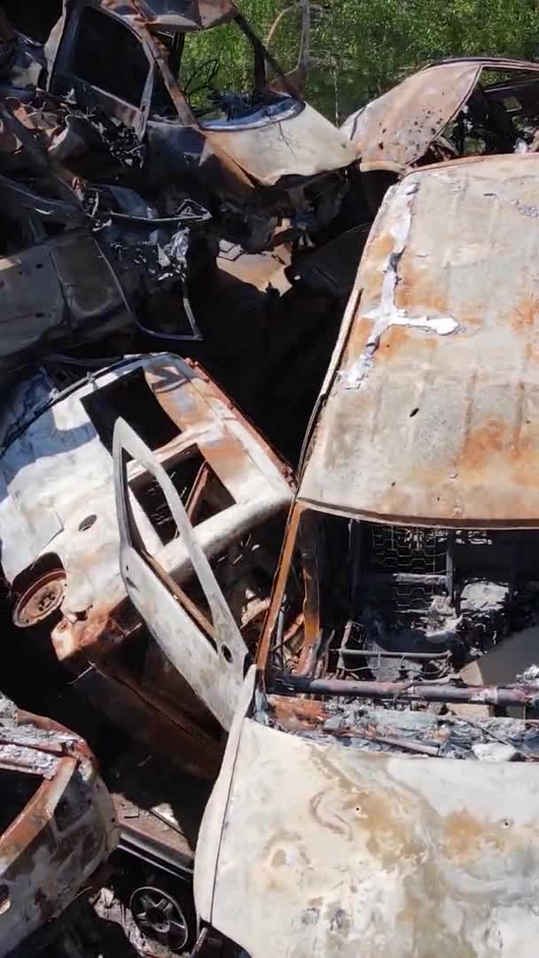 Vídeo Vertical Carros Destruídos Cidade Irpin Ucrânia — Vídeo de Stock