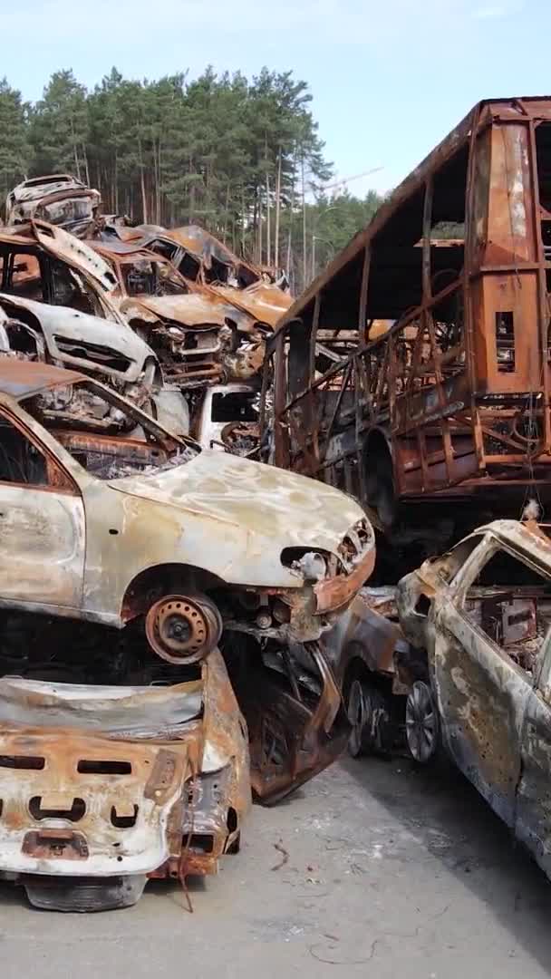 Vídeo Vertical Carros Destruídos Cidade Irpin Ucrânia — Vídeo de Stock