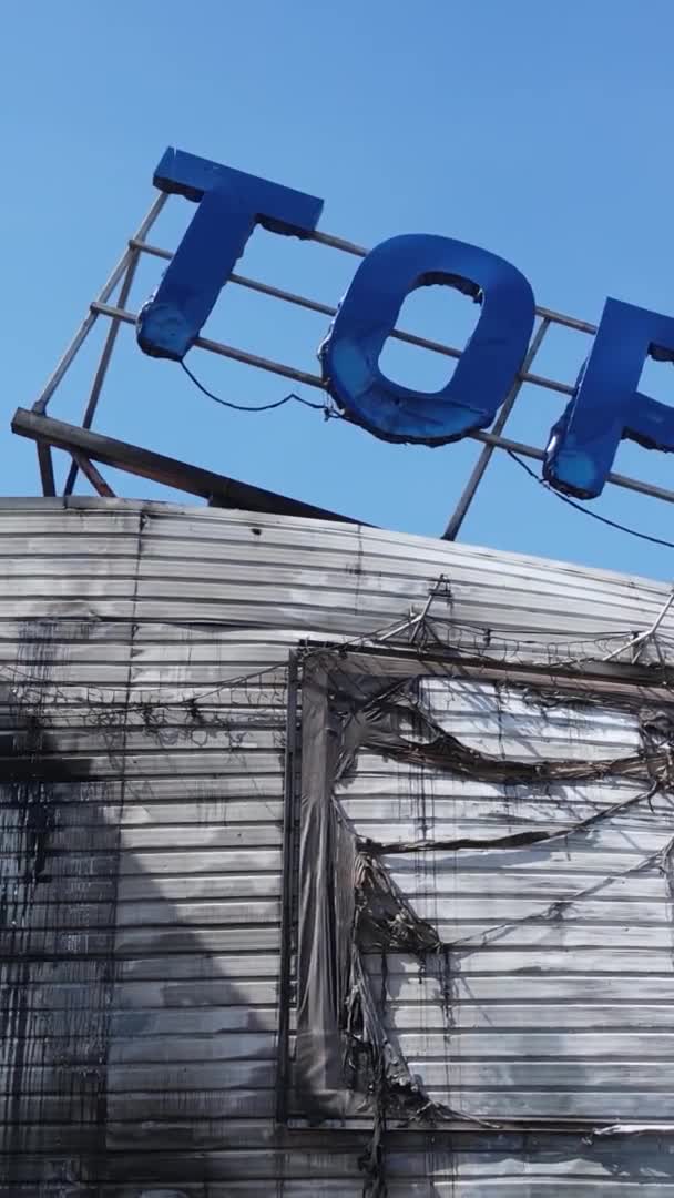 Függőleges Videó Egy Lerombolt Épület Egy Bevásárlóközpont Bucha Ukrajna — Stock videók