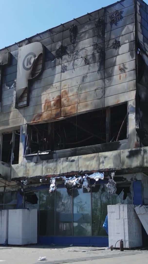 Vídeo Vertical Edificio Destruido Centro Comercial Bucha Ucrania — Vídeo de stock