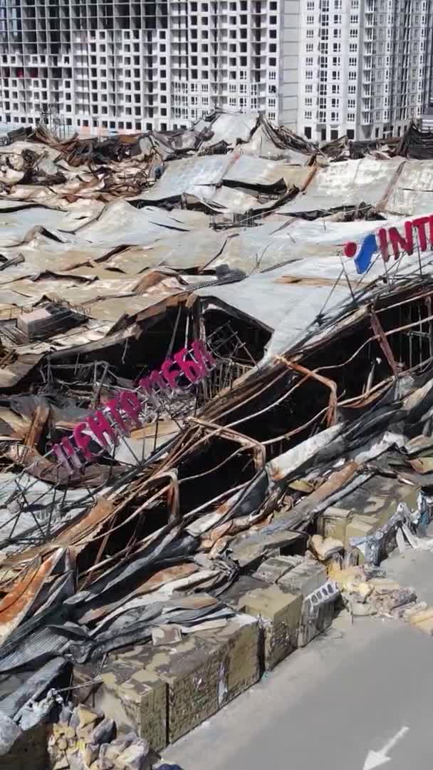 Vídeo Vertical Edificio Destruido Centro Comercial Bucha Ucrania — Vídeos de Stock