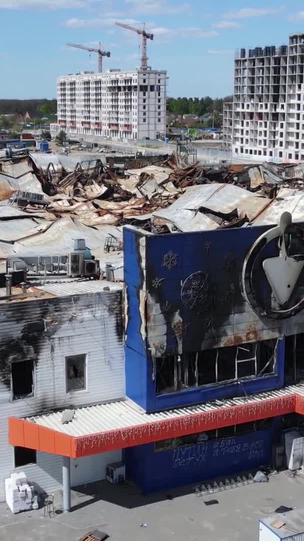 Vídeo Vertical Edifício Destruído Centro Comercial Bucha Ucrânia — Vídeo de Stock