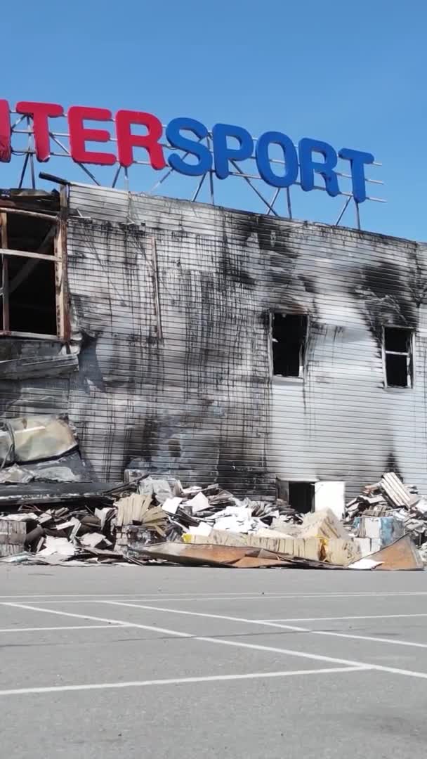 Vídeo Vertical Edificio Destruido Centro Comercial Bucha Ucrania — Vídeos de Stock