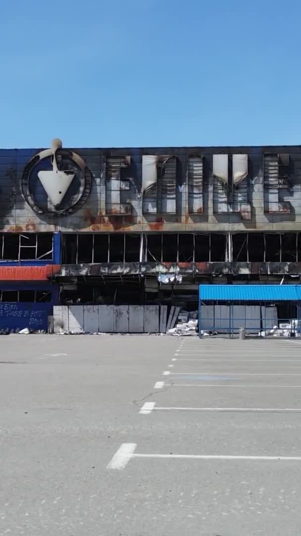 Vídeo Vertical Edificio Destruido Centro Comercial Bucha Ucrania — Vídeos de Stock