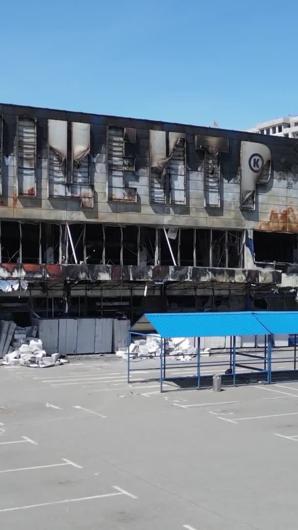 Vídeo Vertical Edificio Destruido Centro Comercial Bucha Ucrania — Vídeos de Stock