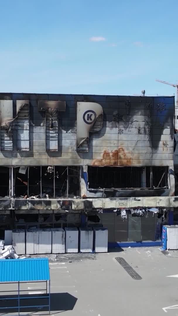 Vídeo Vertical Edifício Destruído Centro Comercial Bucha Ucrânia — Vídeo de Stock