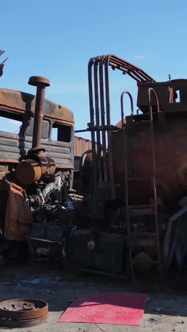 Függőleges Videó Egy Megsemmisült Katonai Hardver Bucha Ukrajna — Stock videók
