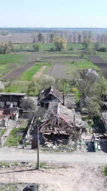 Borodyanka, Ukrayna 'da yıkılmış bir binanın dikey videosu