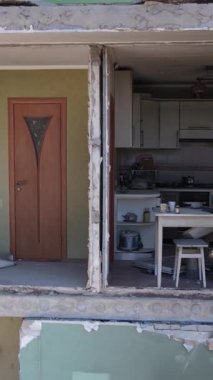 Borodyanka, Ukrayna 'da yıkılmış bir binanın dikey videosu