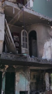 Borodyanka, Ukrayna 'da yıkılmış bir binanın dikey videosu