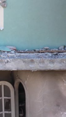 Borodyanka, Ukrayna 'da yıkılmış bir binanın dikey videosu