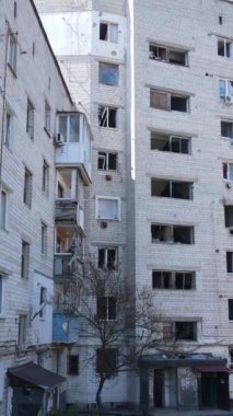 Borodyanka, Ukrayna 'da yıkılmış bir binanın dikey videosu