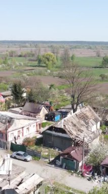 Borodyanka, Ukrayna 'da yıkılmış bir binanın dikey videosu