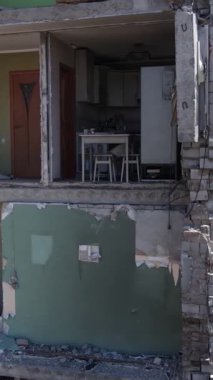 Borodyanka, Ukrayna 'da yıkılmış bir binanın dikey videosu