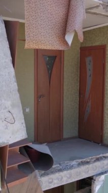 Borodyanka, Ukrayna 'da yıkılmış bir binanın dikey videosu