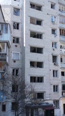 Borodyanka, Ukrayna 'da yıkılmış bir binanın dikey videosu