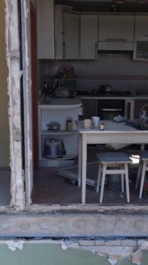 Borodyanka, Ukrayna 'da yıkılmış bir binanın dikey videosu