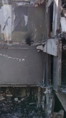 Borodyanka, Ukrayna 'da yıkılmış bir binanın dikey videosu