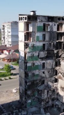 Borodyanka, Ukrayna 'da yıkılmış bir binanın dikey videosu