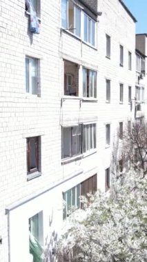 Borodyanka, Ukrayna 'da yıkılmış bir binanın dikey videosu