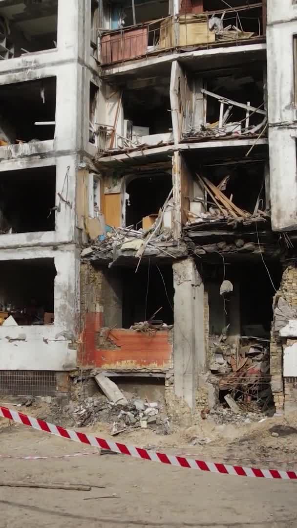 Video Verticale Una Casa Bruciata Distrutta Kiev Ucraina — Video Stock