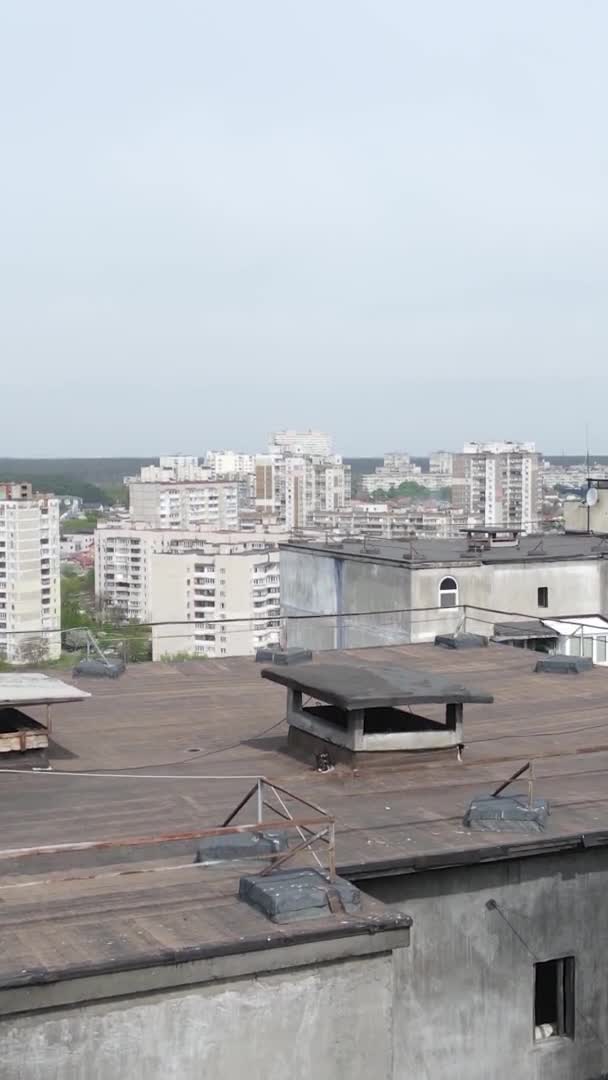 Вертикальне Відео Спаленого Зруйнованого Будинку Києві — стокове відео